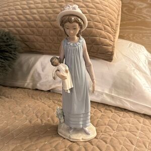 Authentic Lladro Figurine